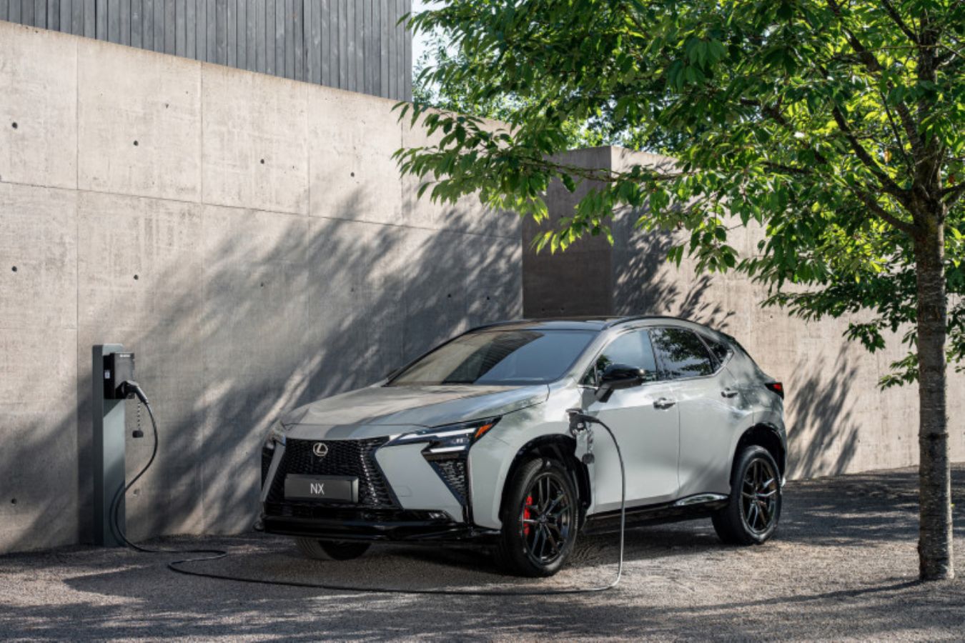 Ανανεωμένο Lexus NX: Φρέσκια εμφάνιση, έως 307 PS & φουλ αναβαθμισμένο